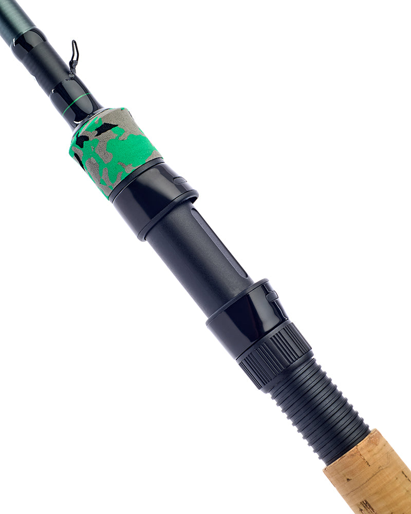 Daiwa D Pike Lure 9ft rod, camo EVA foregrip, screw winch reel seat and hook keeper
